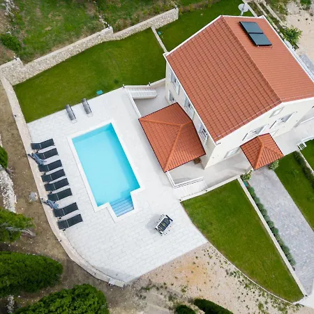 Brajkovic In Konavle With Pool Vikendica
