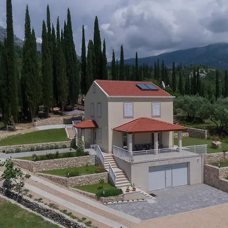 Brajkovic In Konavle With Pool Vikendica